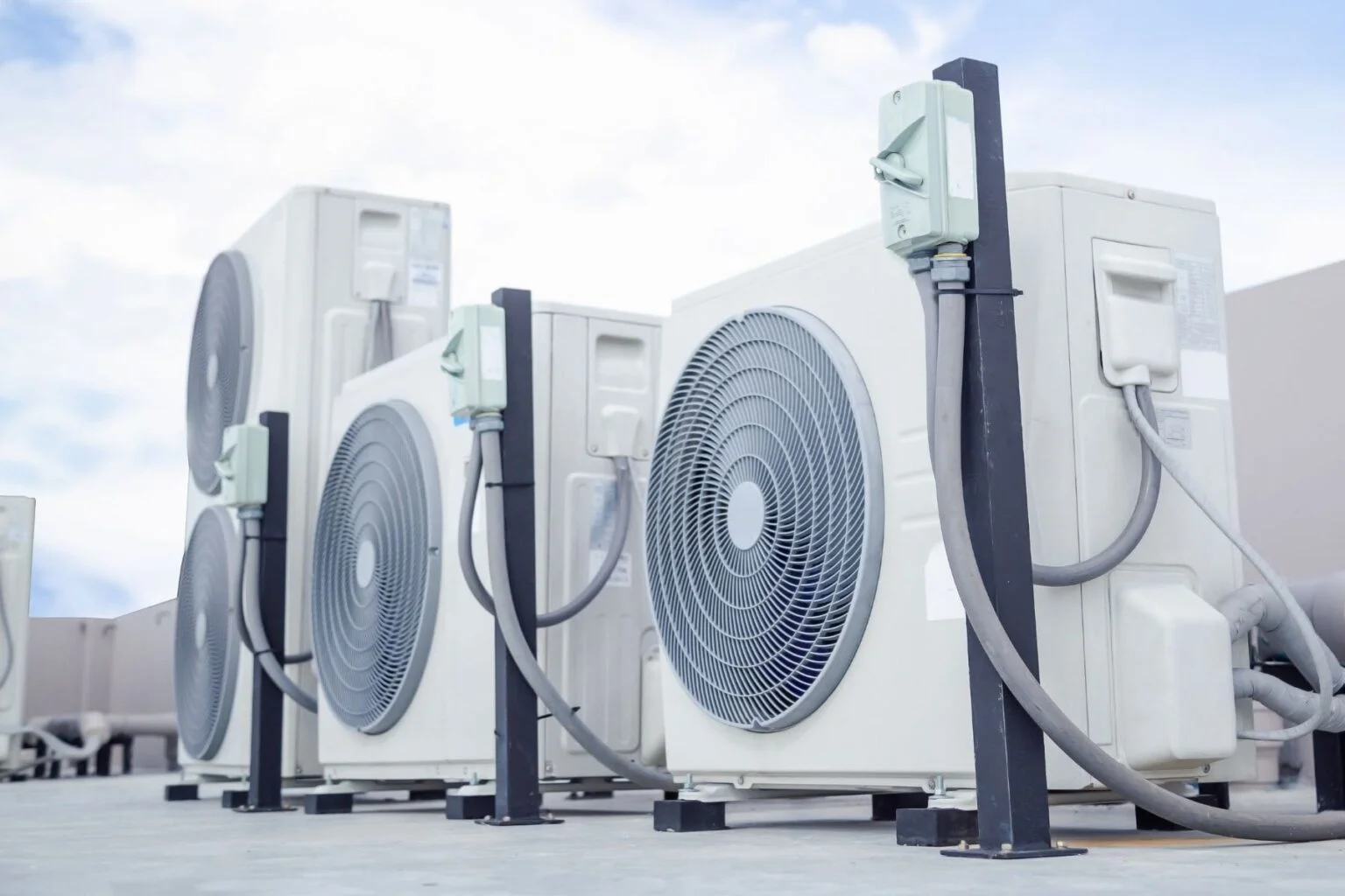 AC Maintenance technician at work in Roswell, GA
